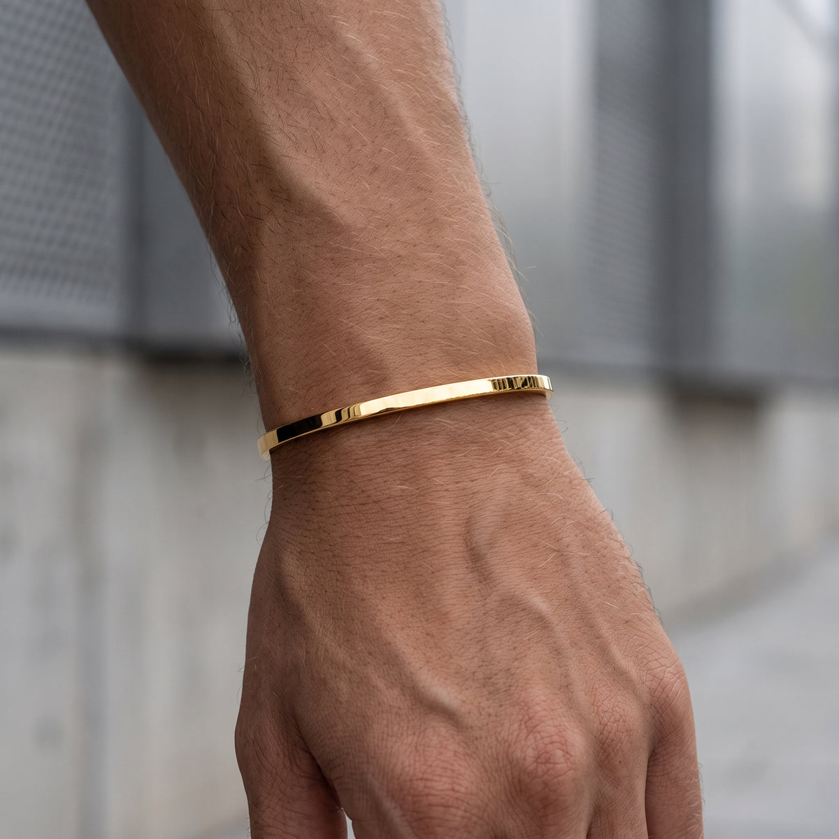 The Signature C-Cuff | Gold